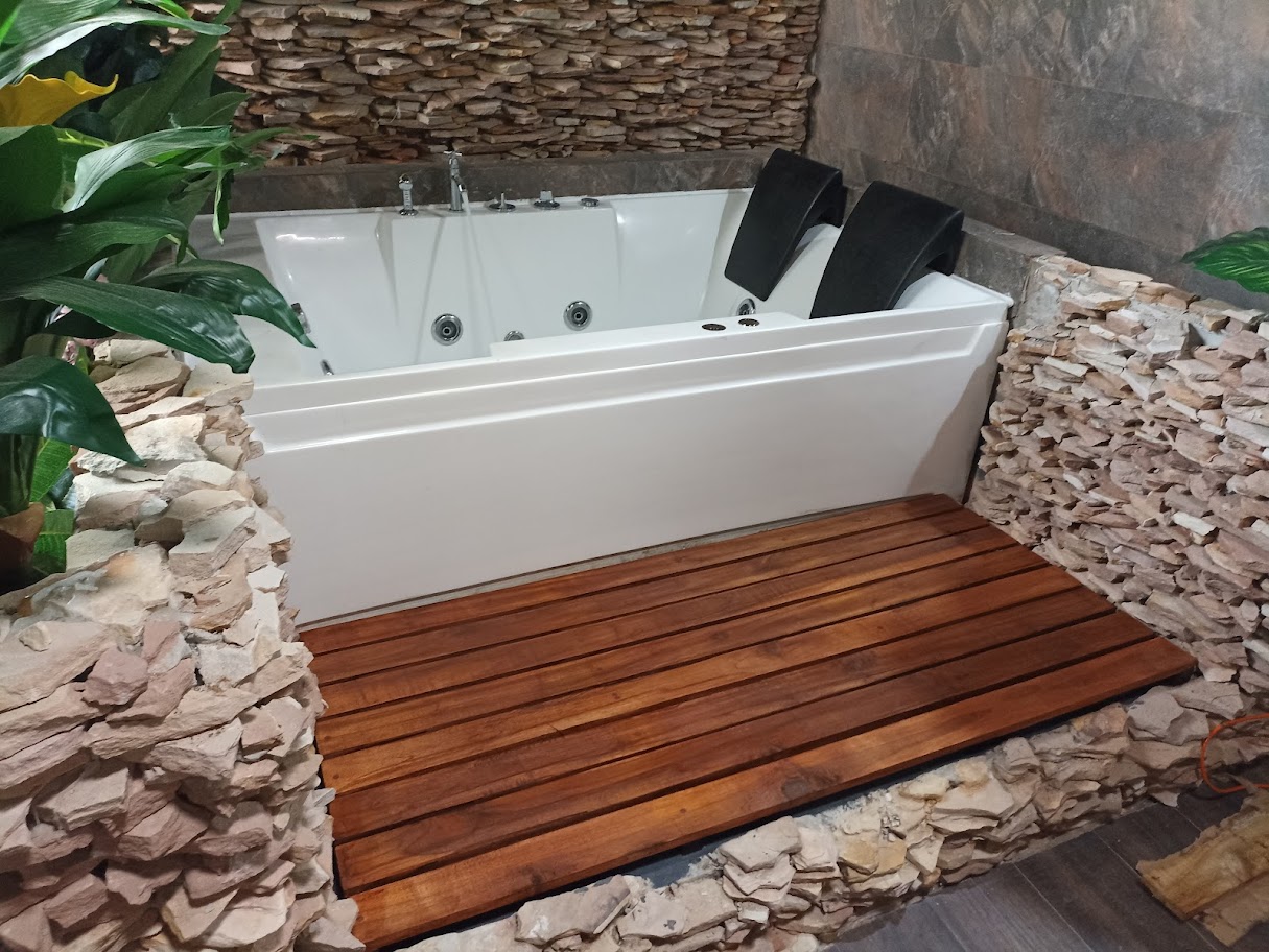 Proyecto de jacuzzi y zona húmeda